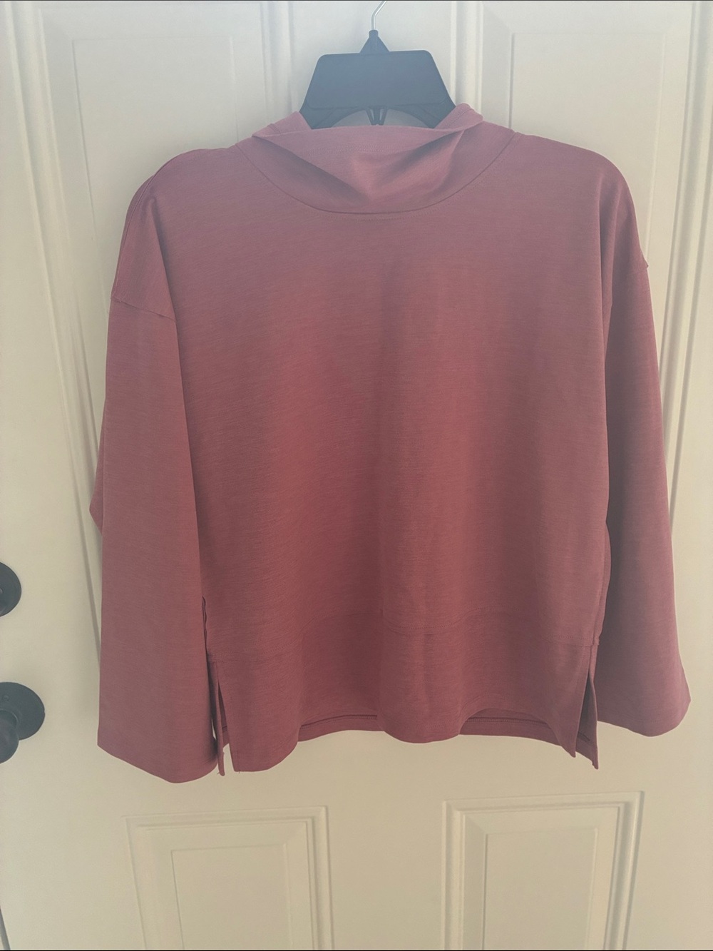 Women’s onion pink athletic top